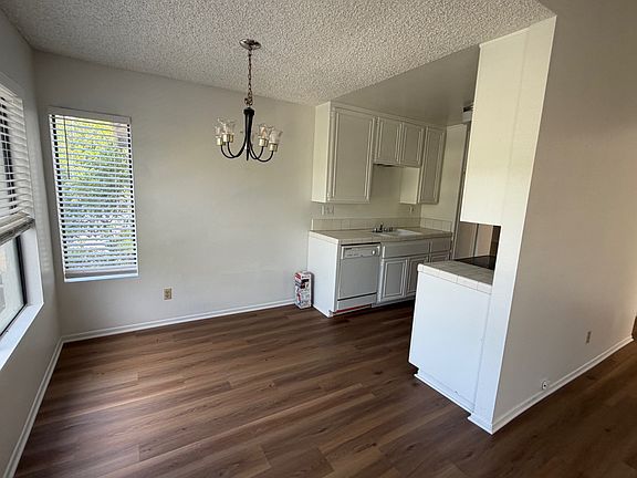 5th image of 2386 Grand Ave
