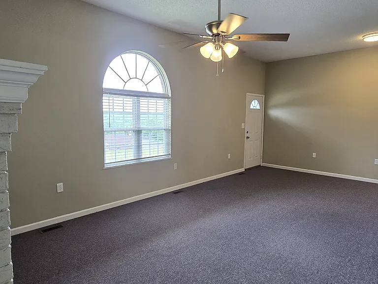 321 Poplar St — Photo 5