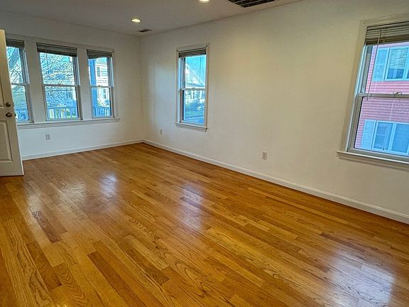3rd image of 9 Roycroft Rd #2
