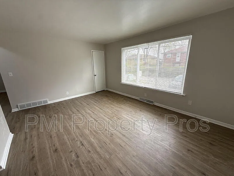 Building Photo - 7701 W Hampton Ave #4