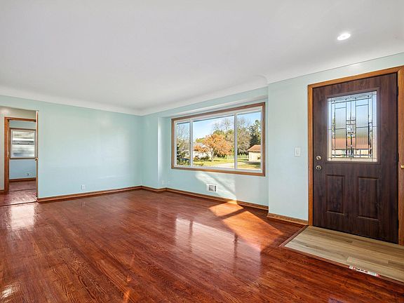 4th image of 5513 Bryant Ave N