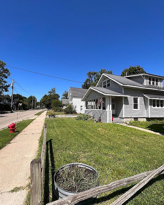 1st image of 363 E Lincoln Ave