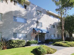 The New Yorker, Sherman Oaks, CA 91423
