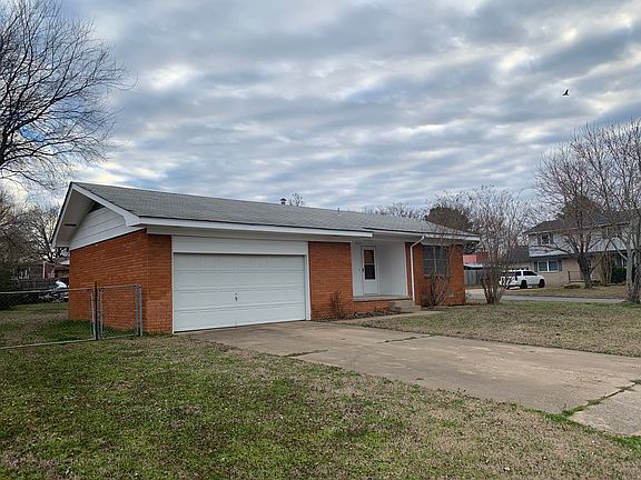 2nd image of 801 Dollins St