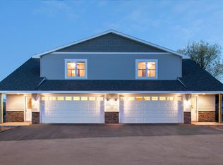 480 Tracey Ln UNIT B, Hudson, WI 54016