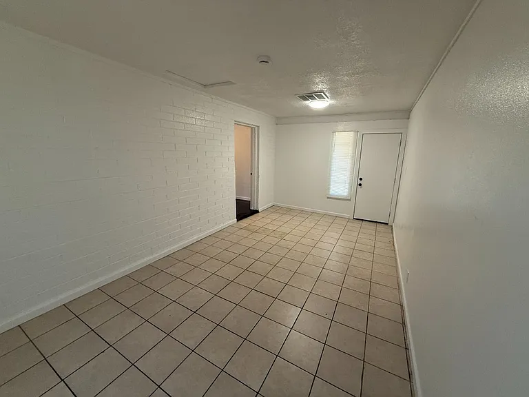 2921 W Moreland St — Photo 14