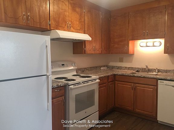3rd image of 14051 32nd Ave NE APT 3