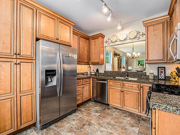 3rd image of 12619 Broadmoor Pl