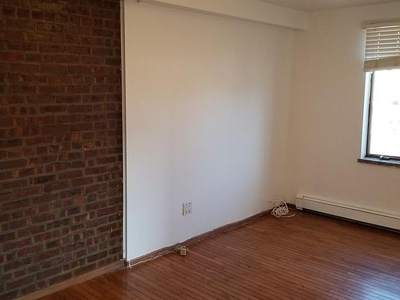 4th image of 8832 75th Ave #Studio