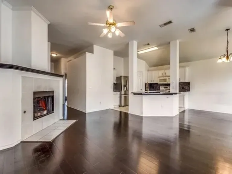 2907 Nandina St — Photo 2