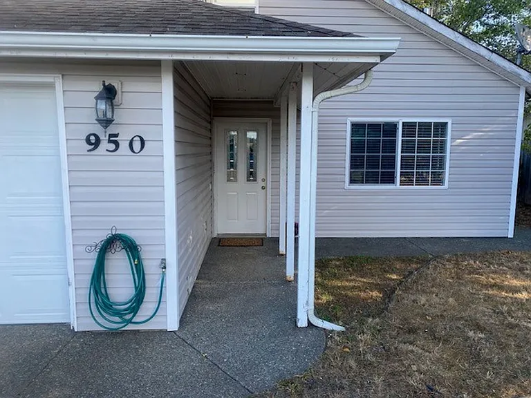 950 Blanco Ave — Photo 2