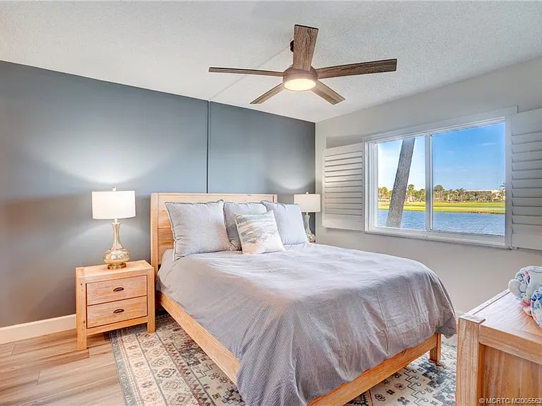 5601 NE Gulfstream Way — Photo 32