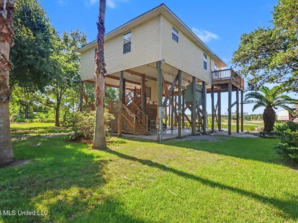10019 E Bayou Rd, Bay Saint Louis, MS 39520
