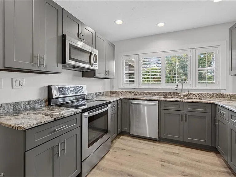 1420 Maravilla Ave — Photo 19