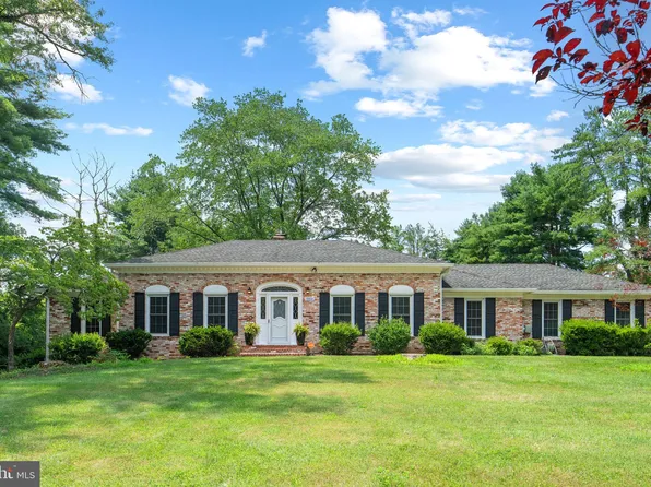 10828 Moore Dr, Manassas, VA 20111