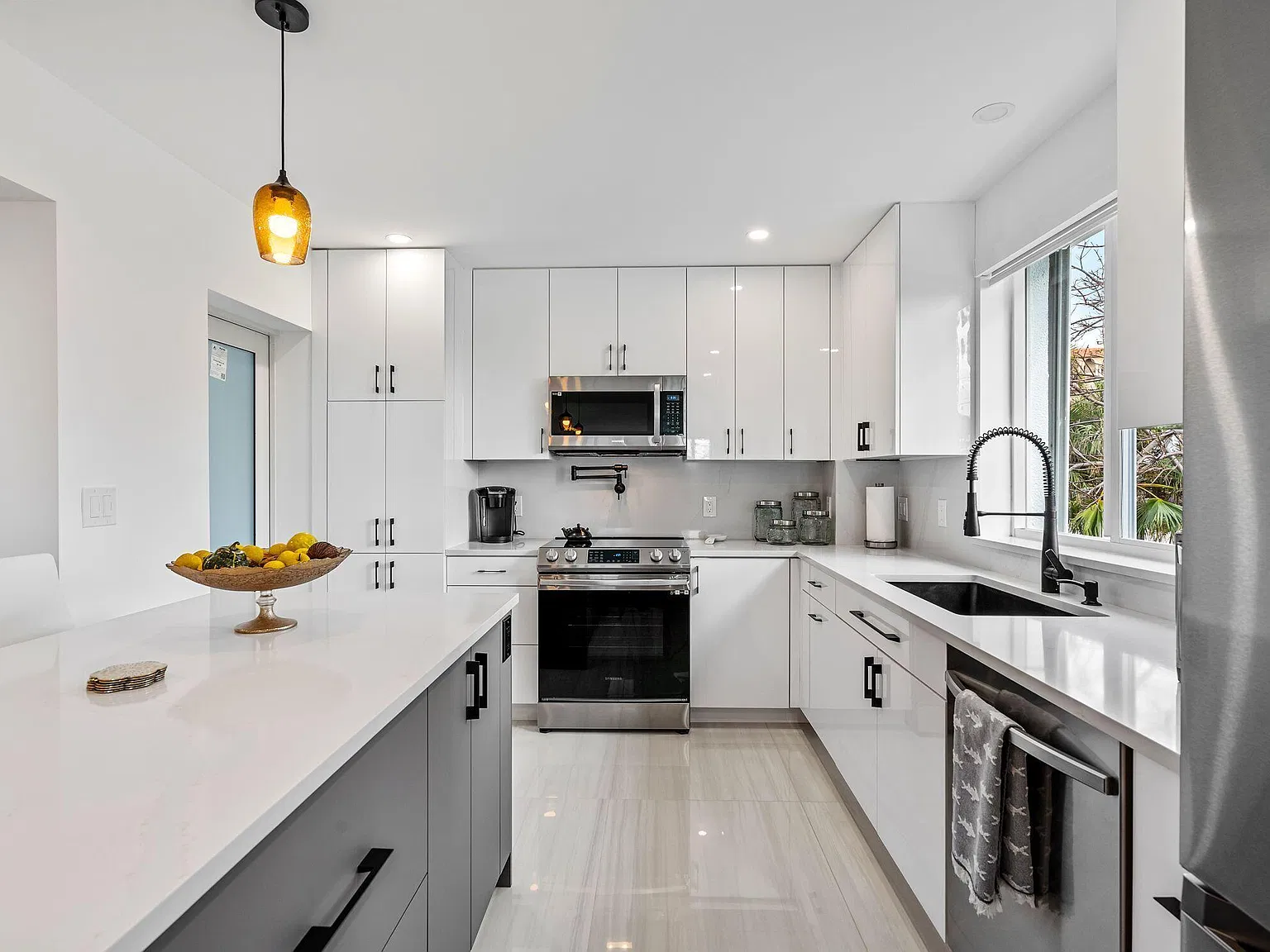 2700 Banyan Rd — Photo 2