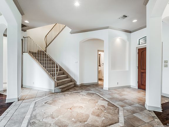 4th image of 131 WESTCOURT LN