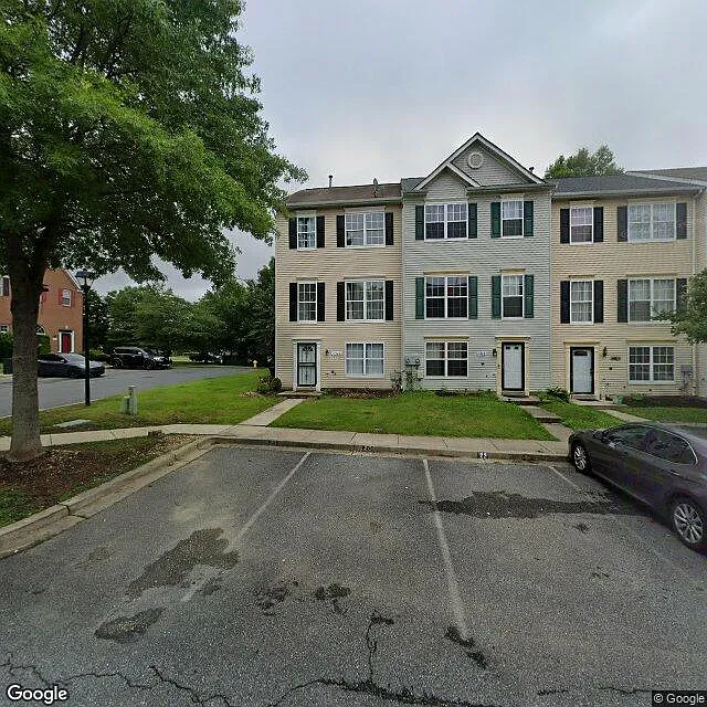 3BR/2.5+ end-unit townhome w/washer dryer — Photo 1