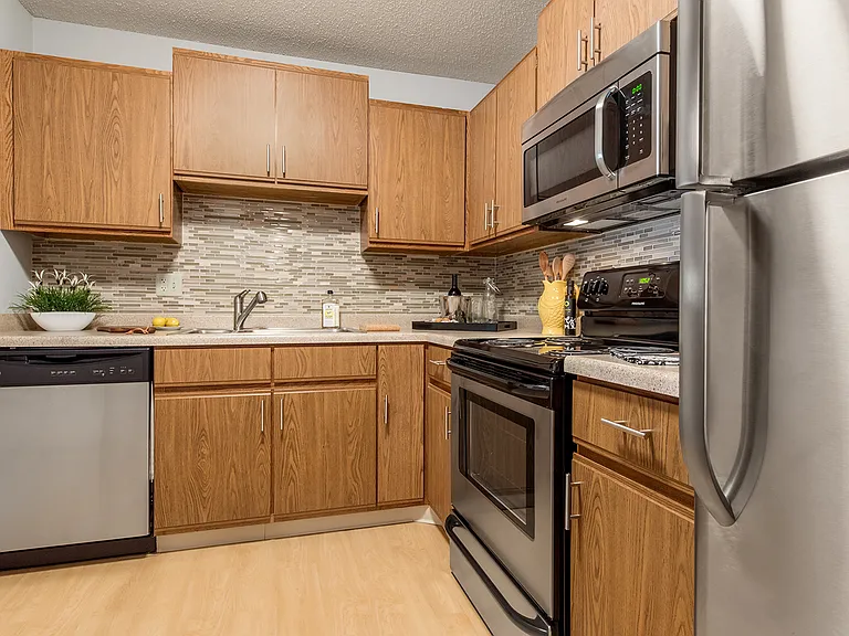 Lemay Lake Apartments — Photo 6