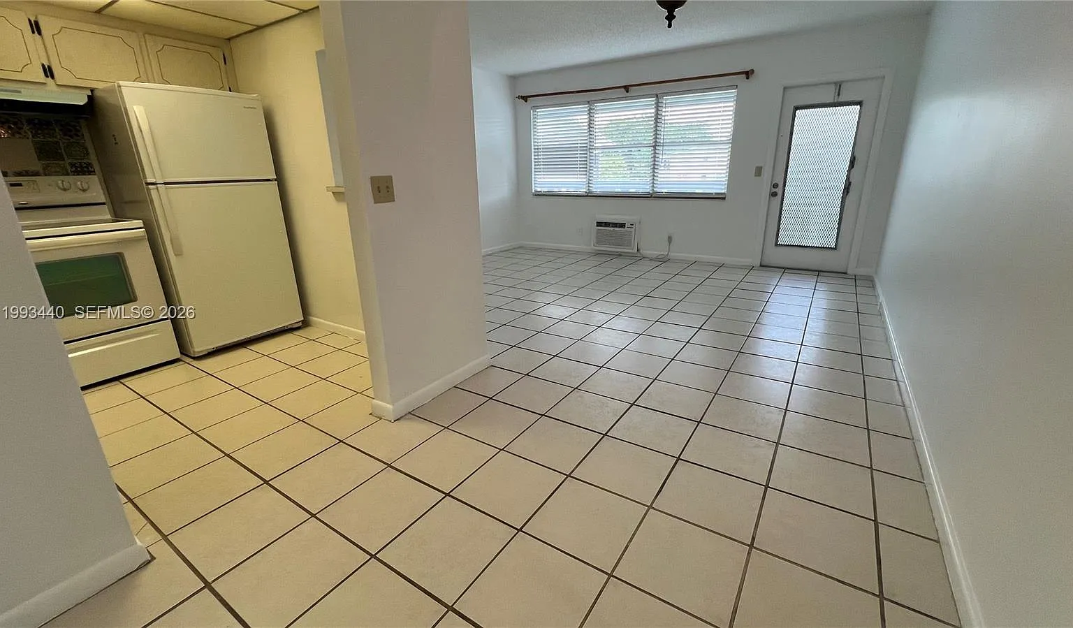 Newport T Condo — Photo 2