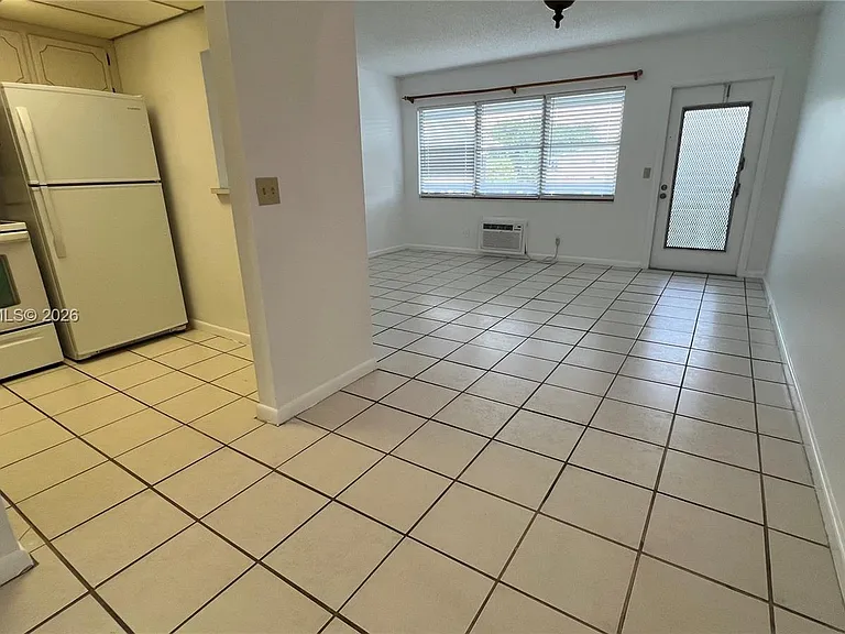 306 Newport Dr #306-T — Photo 2