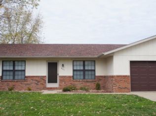 801 Oxen Dr, Belleville, IL 62221