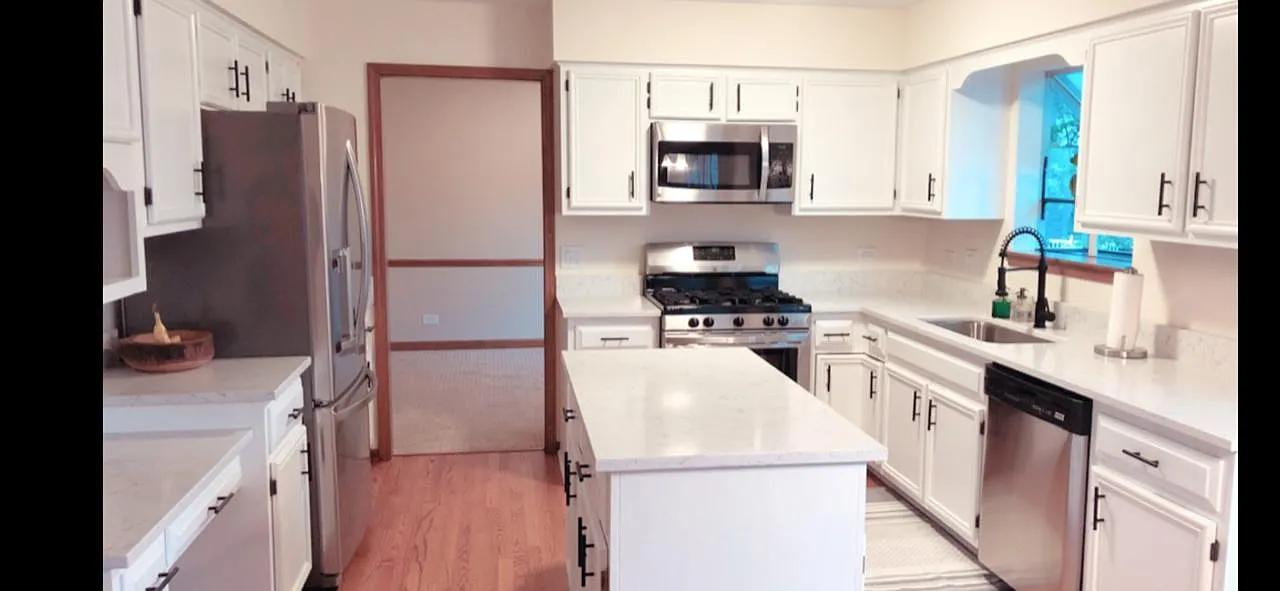 4 bed, 2332 sqft, $3,950 — Photo 4