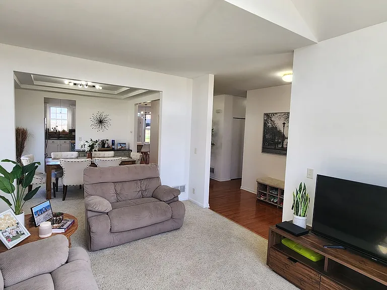 8330 64th St — Photo 5