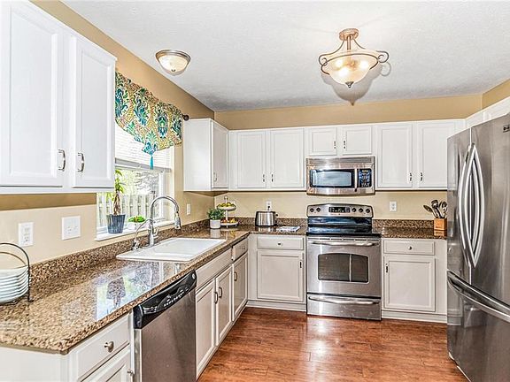 3rd image of 17033 Newberry Ln