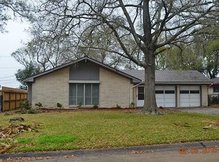 2227 Bayou Dr, League City, TX 77573