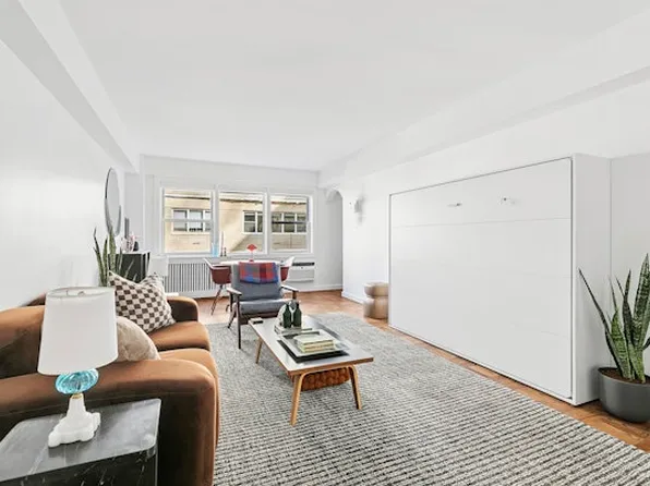 333 East 75th Street image 1 of 7