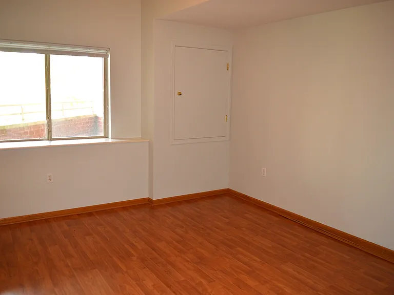 301 Harbour Town Dr #209 — Photo 6