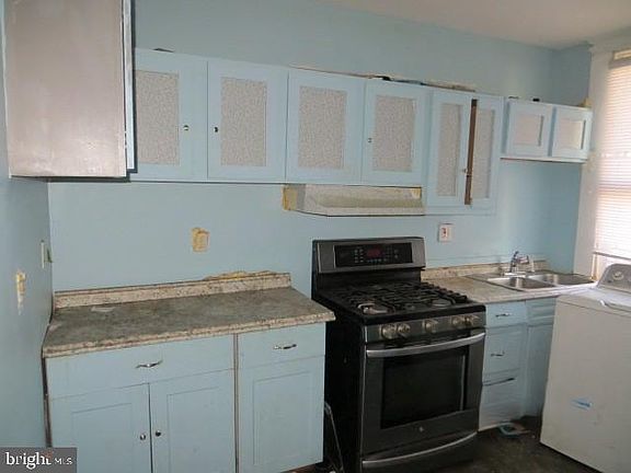 4th image of 1607 Ruxton Ave