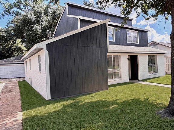 3rd image of 24106 Spring Mill Ln