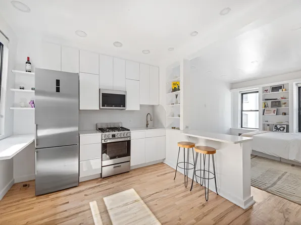 13 Downing Street image 2 of 7