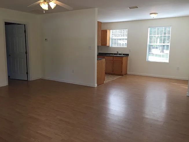 1102 NE 16th Ave — Photo 3
