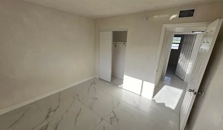 208 Avondale Dr #11 — Photo 5