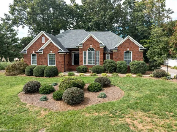 400 Savannah Ln, Kernersville, NC 27284