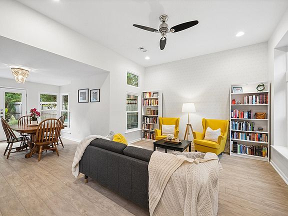 5th image of 11 Twisted Birch Place Ct
