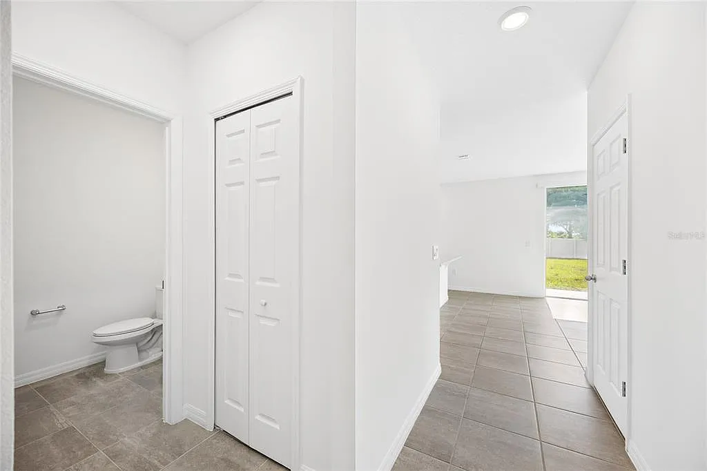 4 bed, 2.5 bath, 2343 sqft, $2,350 — Photo 4