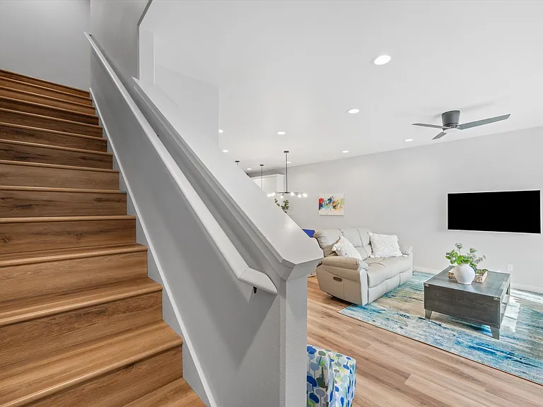2077 Walla Ave — Photo 15