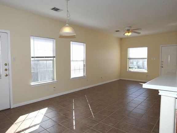 4th image of 2809 Southampton Way APT B