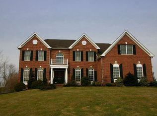 319 Twin Pond Dr, West Chester, PA 19382