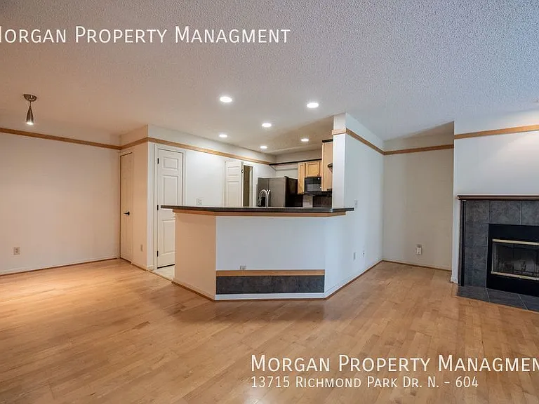 13715 Richmond Park Dr N #604 — Photo 8