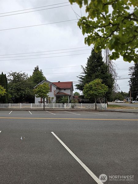 4th image of 111 Calistoga Street E