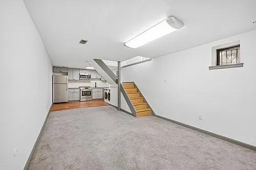 2034 Mount Vernon St Photo 1