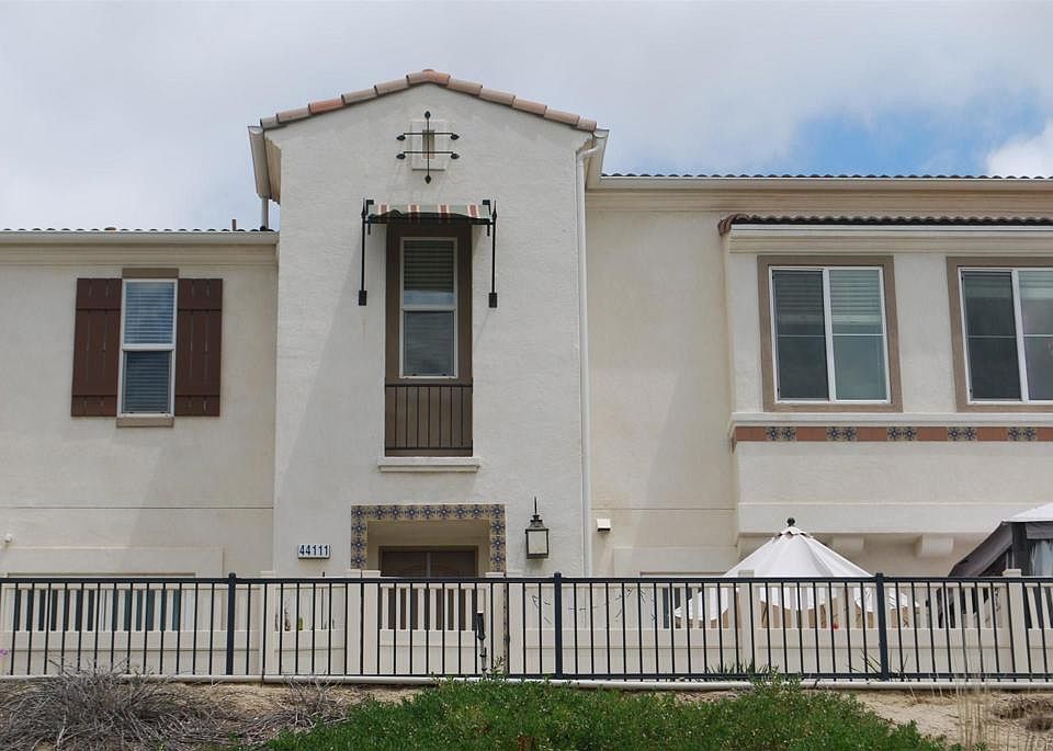 1st image of 44111 Calle Luz