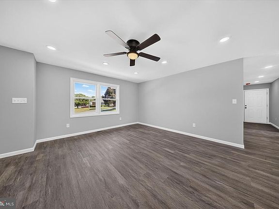 3rd image of 2 Gaynor Ct