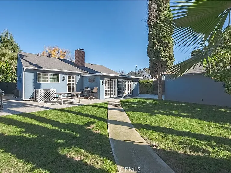 20852 Kittridge St — Photo 10