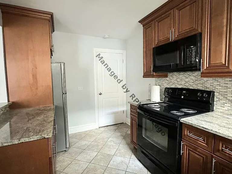 1420 N Harlem Ave #E — Photo 3